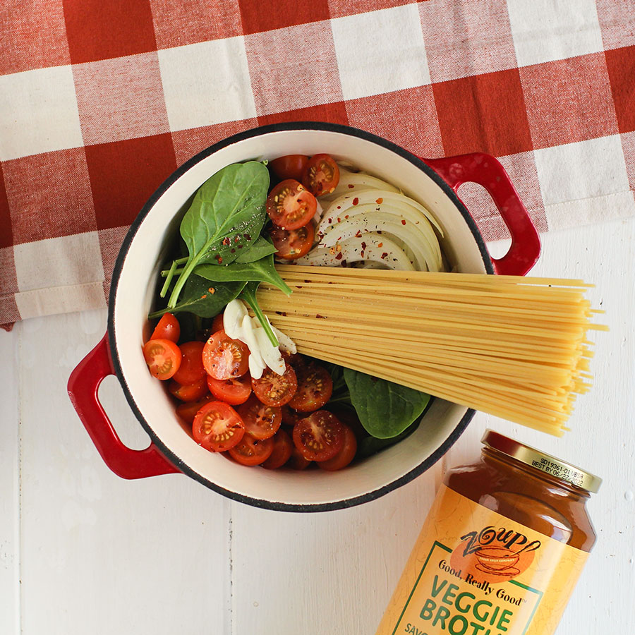 one pot pasta dinner recipe using zoup veggie broth, spaghetti noodles, onions, tomatoes, cheese and spinach